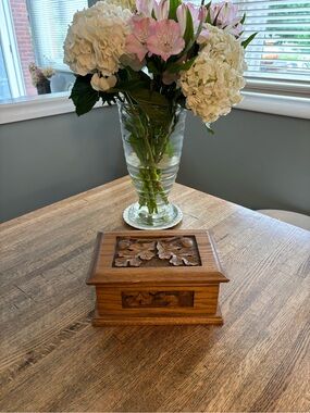 Vintage Wooden Carved Oak Box with Leaves, Squirrel, Acorn, Bird Carvings/Relief